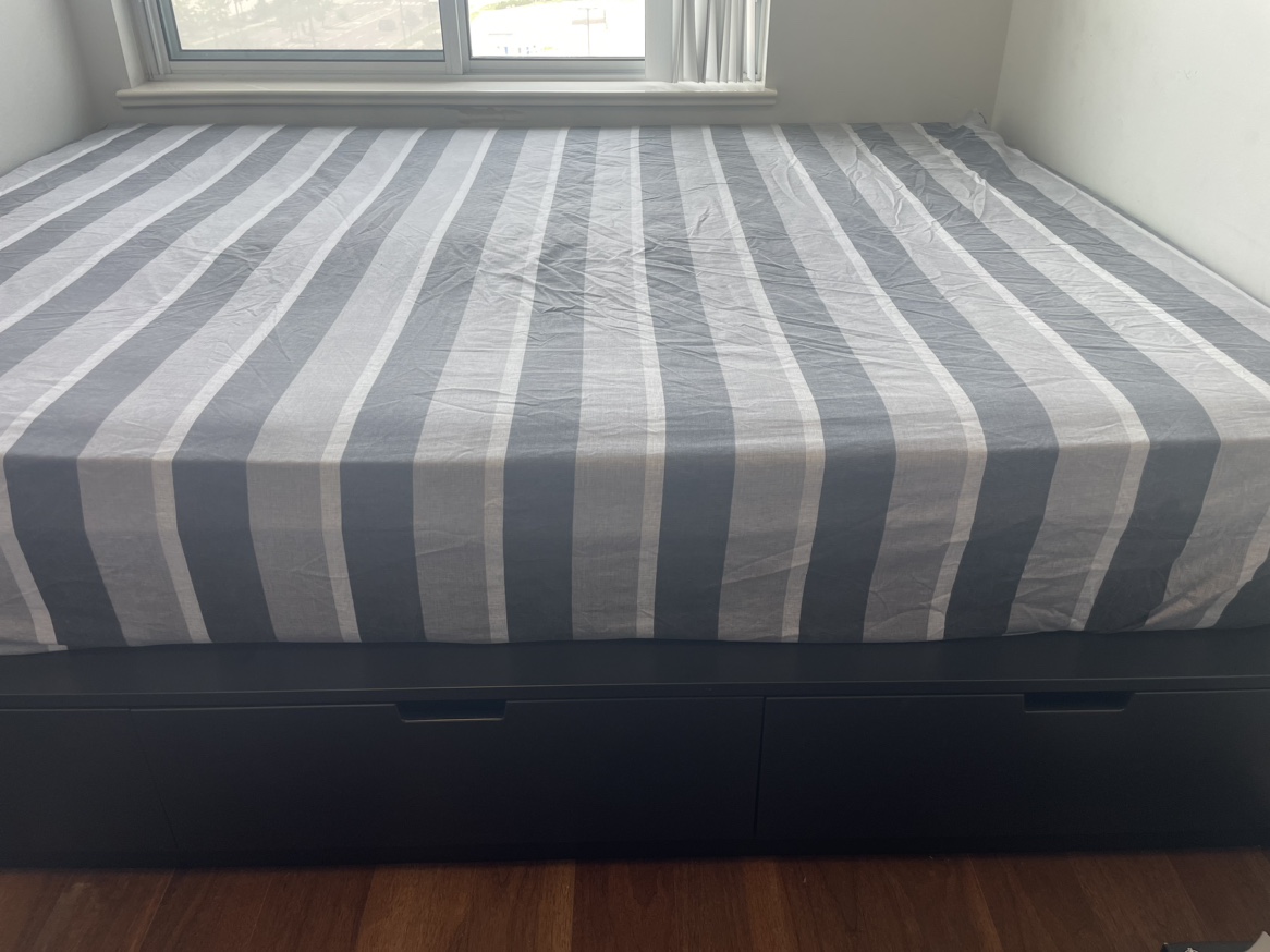 Queen bed frame and mattress - photo 2