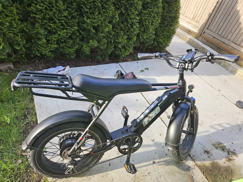 Black Moped Rize EBike Blade 750W 2x15ah dual battery