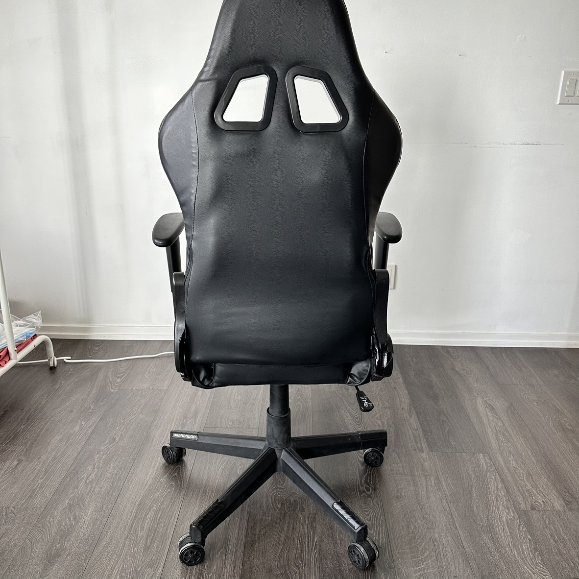 Old gaming chair (READ DESCRIPTION) image indicator(2)