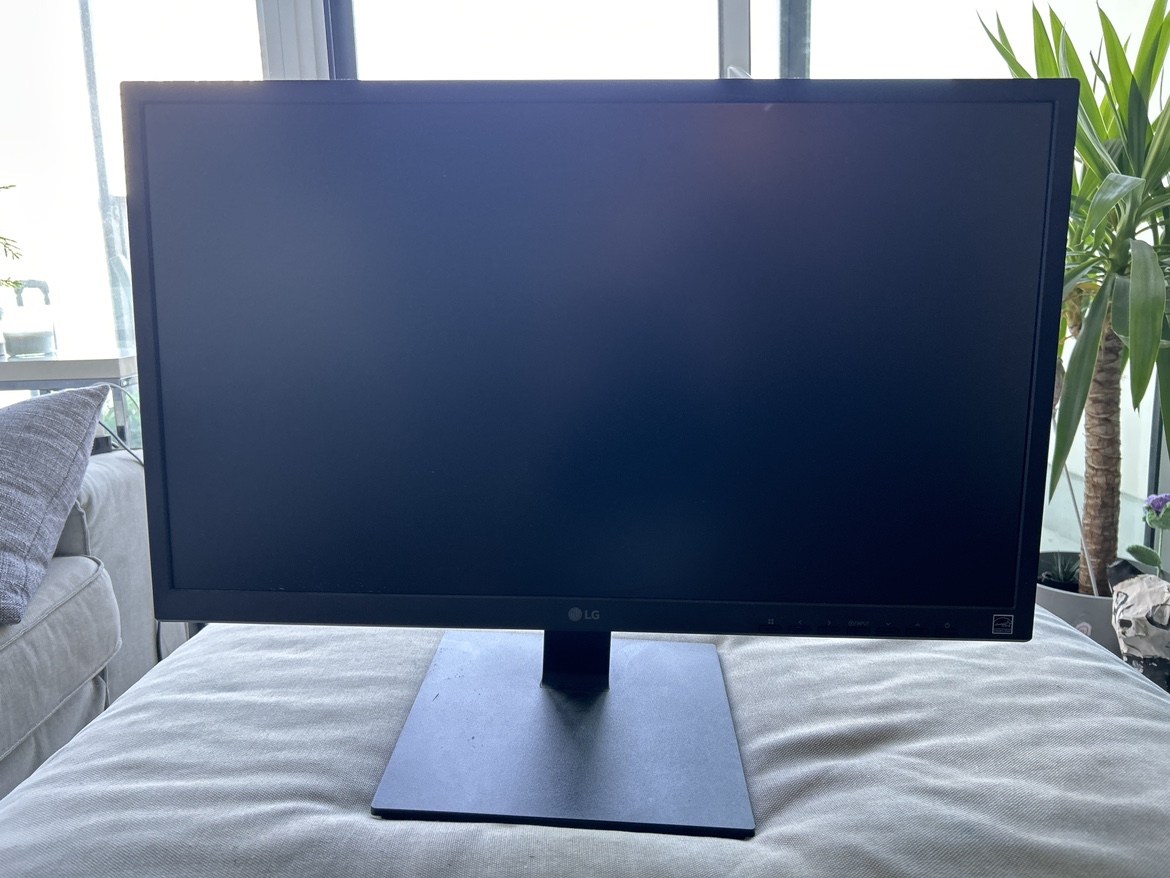 LG 24BK550Y monitor thumbnail