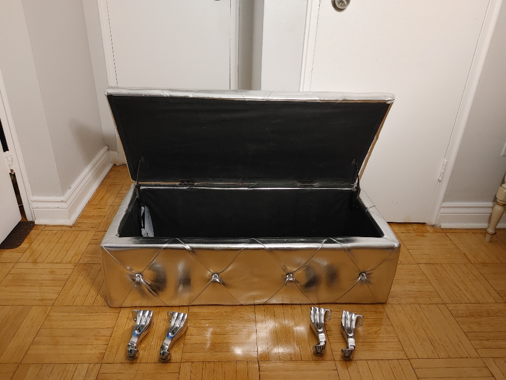 Crystal/Silver Tufted chest (w/ legs) image indicator(2)