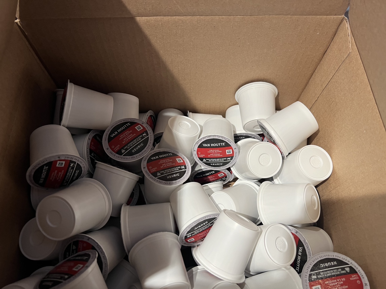 Almost new Keurig machine with FREE coffee pods - photo 4