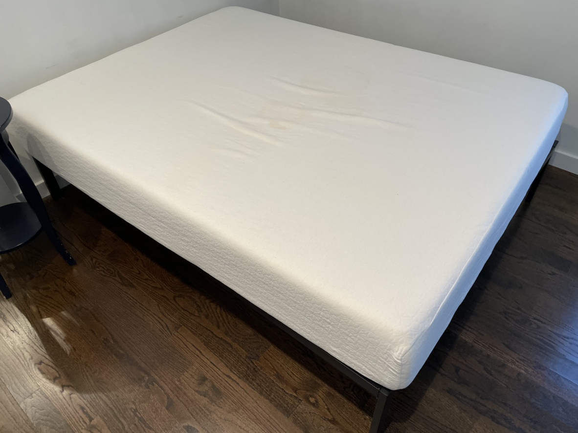 Queen memory foam mattress #freecycle - photo 2