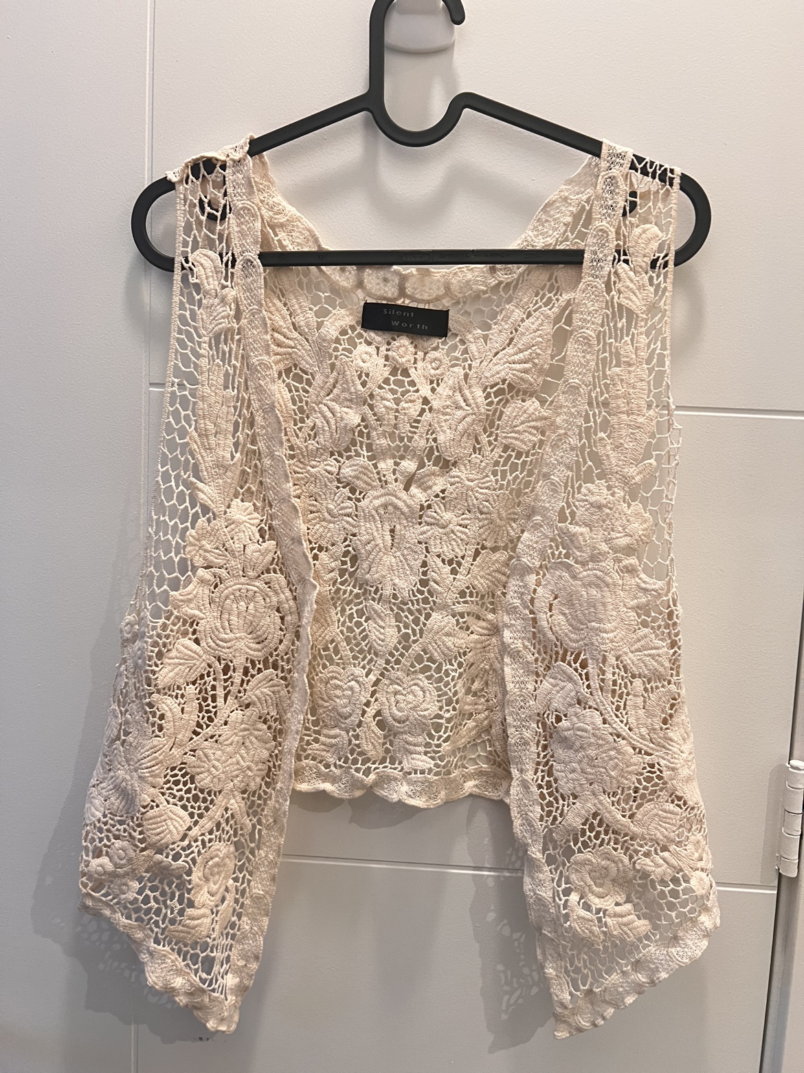 Lace Veat thumbnail