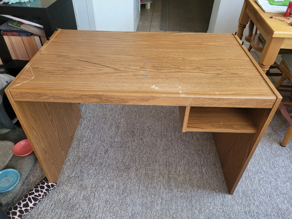Desk - photo 2
