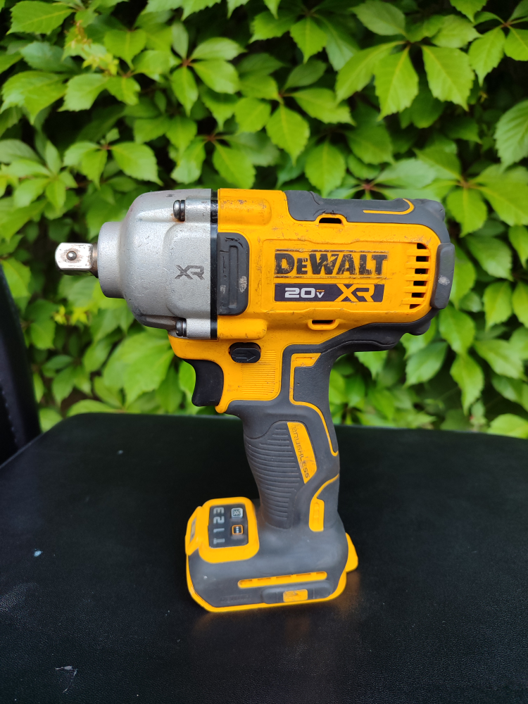 DEWALT DCF892 / 20V MAX 1/2" MID-RANGE IMPACT WRENCH (TOOL ONLY)