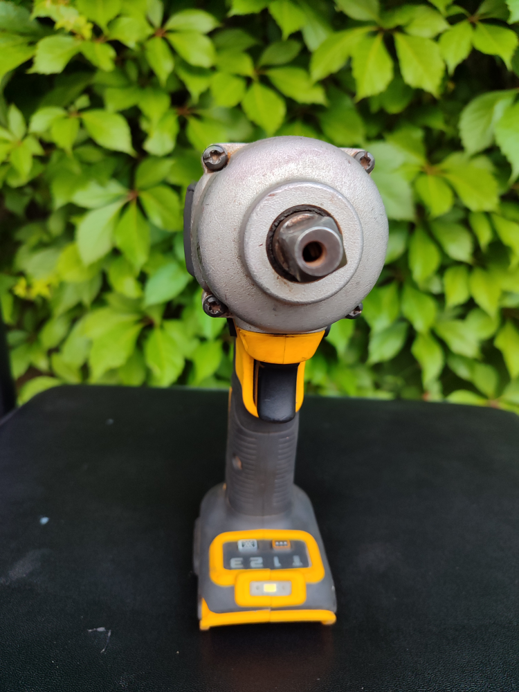 DEWALT DCF892 / 20V MAX 1/2" MID-RANGE IMPACT WRENCH (TOOL ONLY) - photo 2