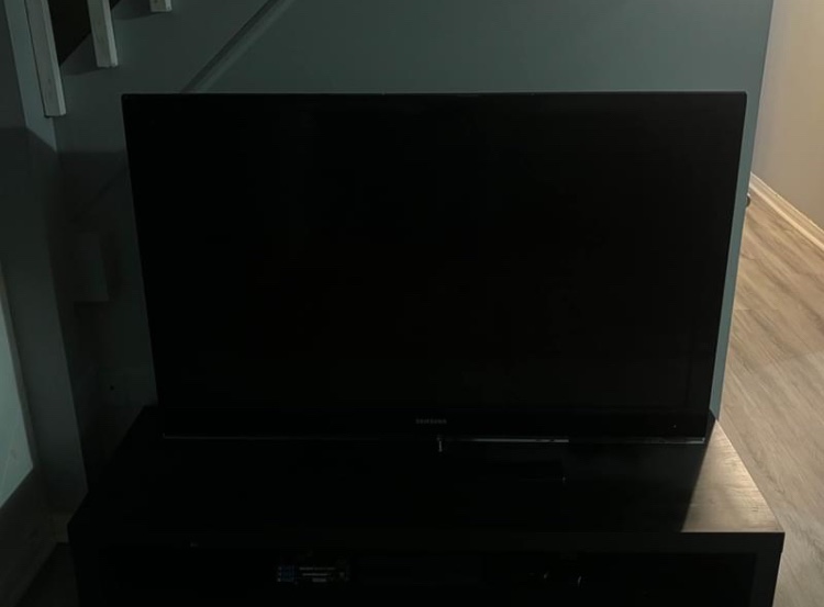 52 Inch TV (Samsung) - photo 5