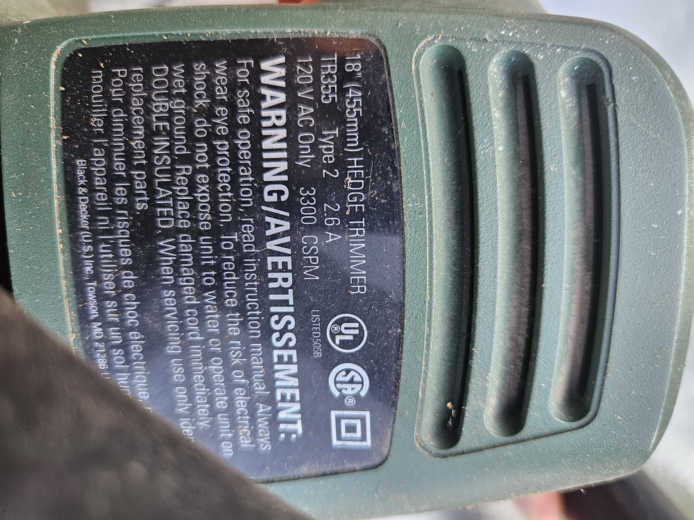 18" Black & Decker Hedge Trimmer - photo 3