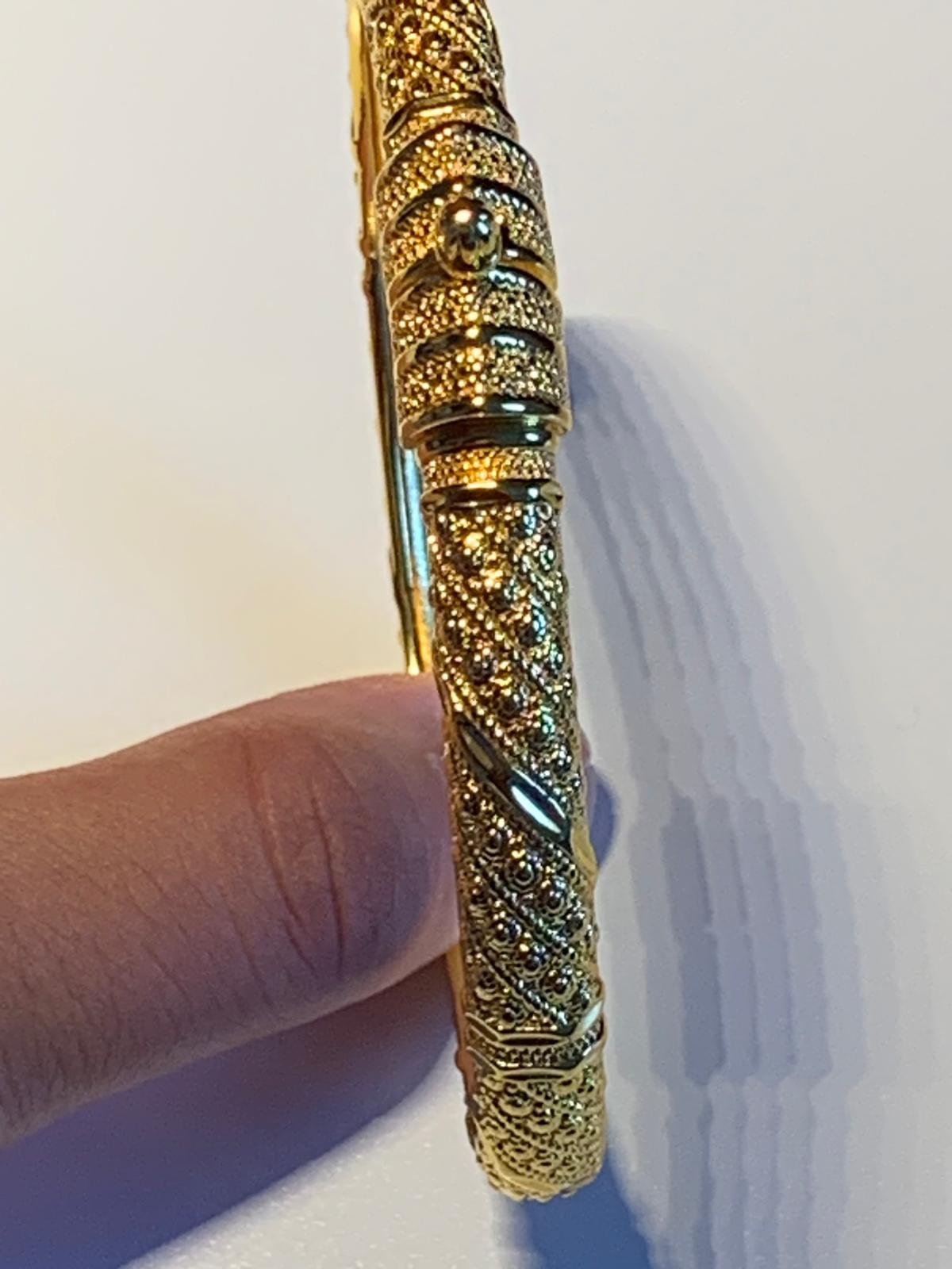 Gold bangle image indicator(4)