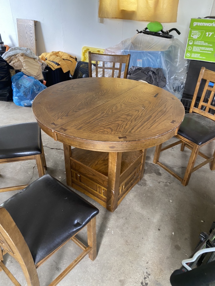 Dining table with chairs , wood , used