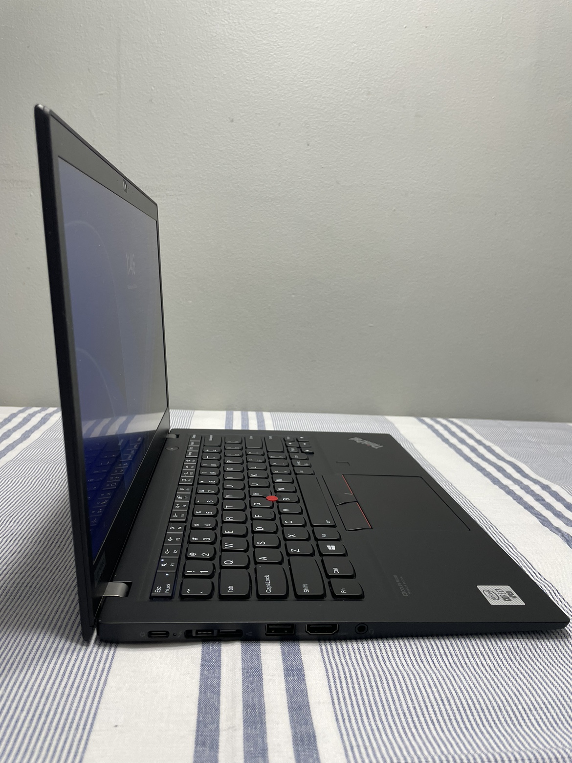 Lenovo T14s Laptop - i7-10610U - 16GB RAM - 256GB SSD - 14 inch image indicator(5)