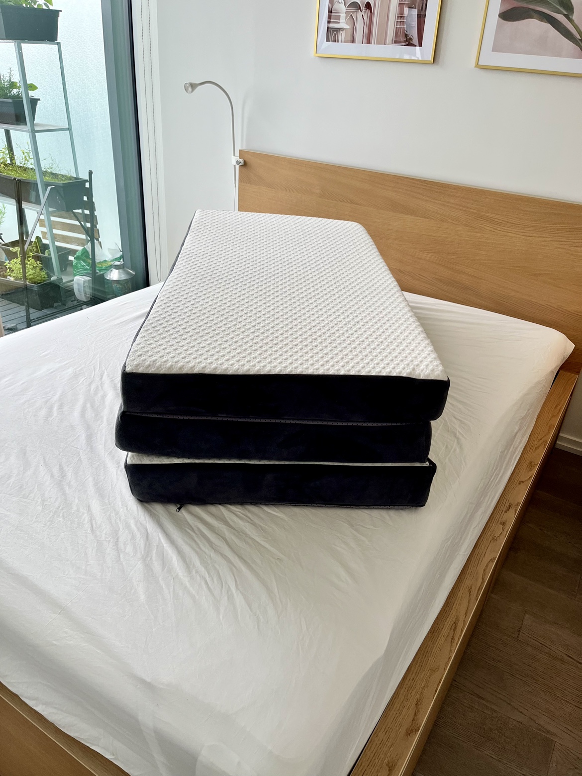 Foldable foam mattress with removable cover and non slip bottom - photo 3