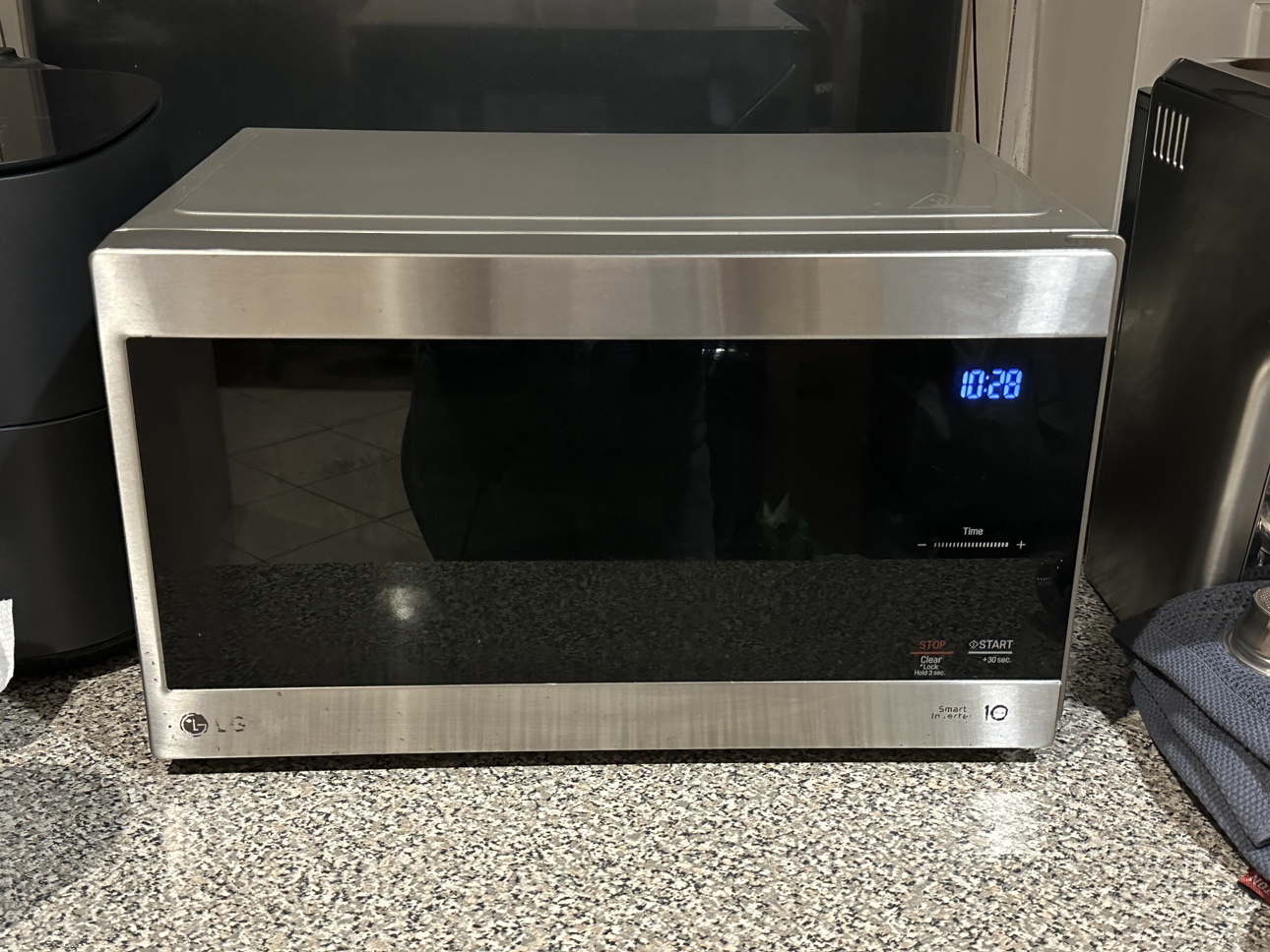 LG Neochef 0.9 Cu. Ft. Compact microwave stainless steel - photo 2