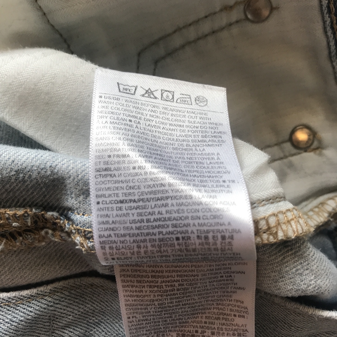 GAP Light-wash Mid-Rise Distressed Denim Jean Shorts Size 27 image indicator(7)