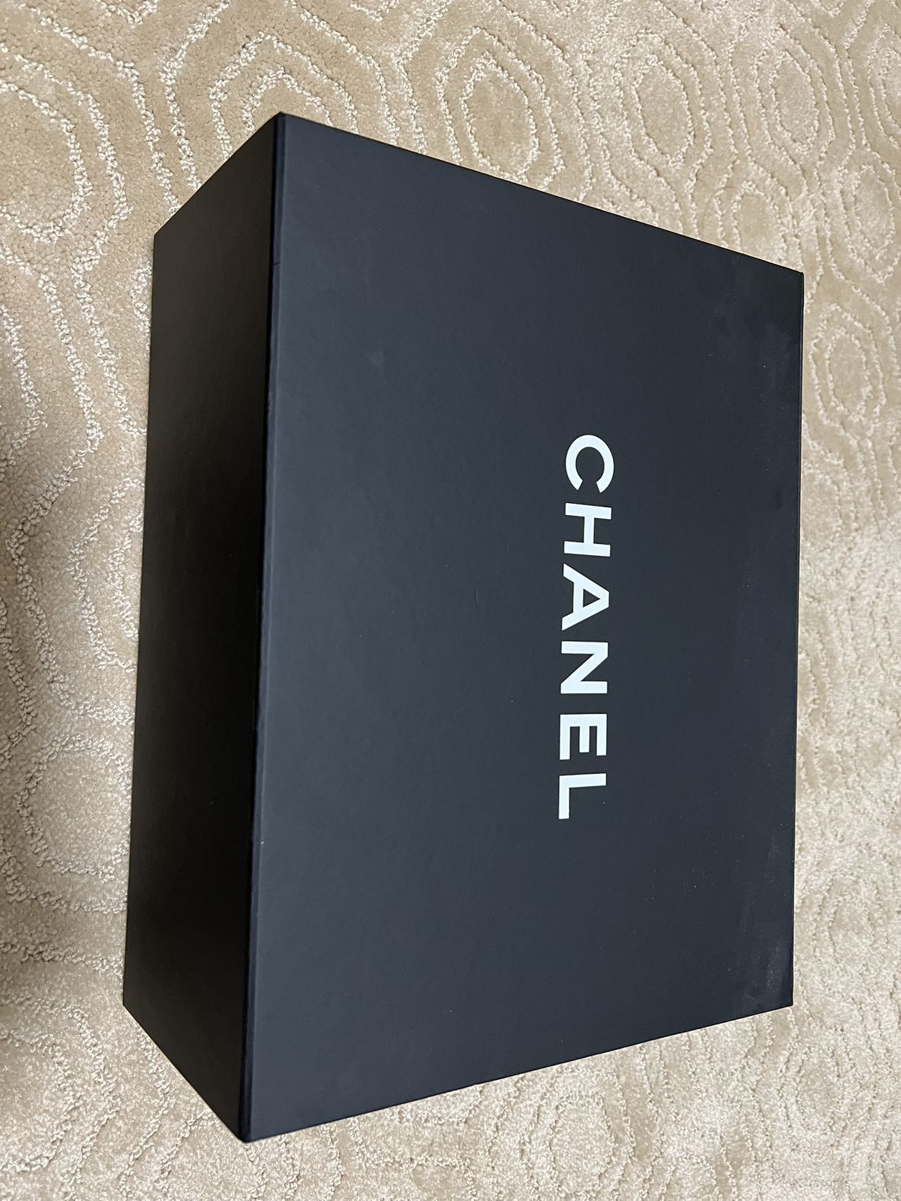 100% Authentic CHANEL Leboy medium image indicator(5)