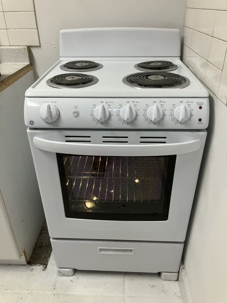 GE 24” Stove (like new)