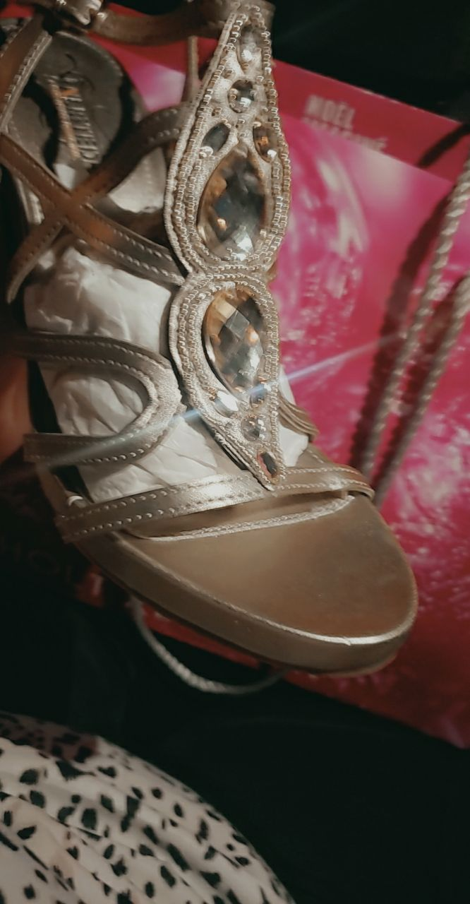 Kenneth Cole wedges thumbnail