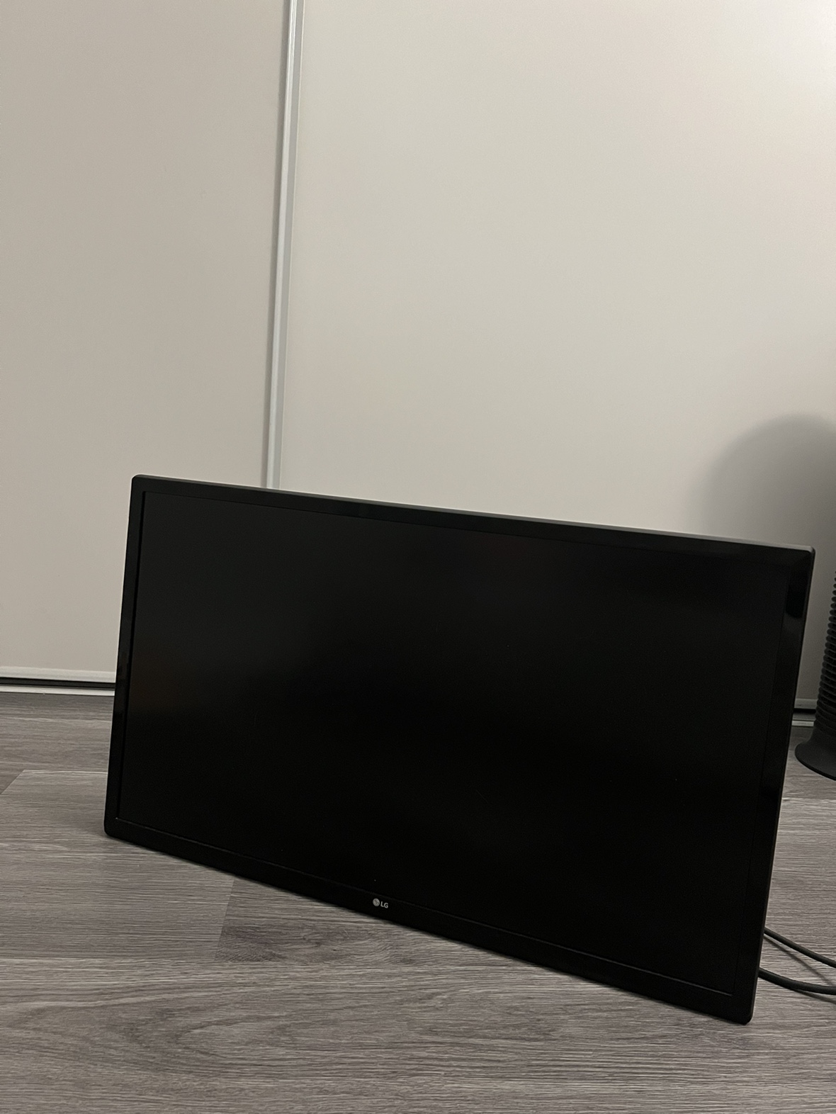 LG 27” 4K UHD Monitor - photo 2
