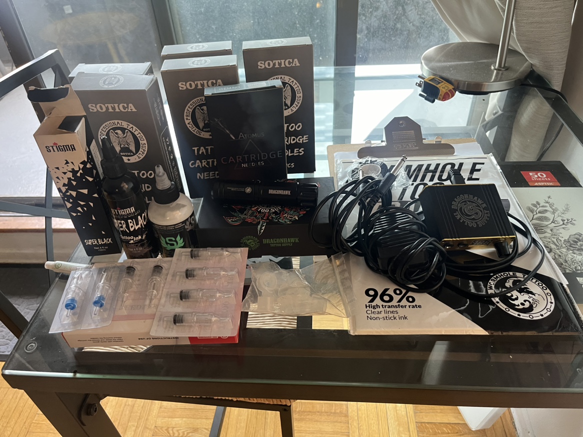 Tattoo pen machine + supplies