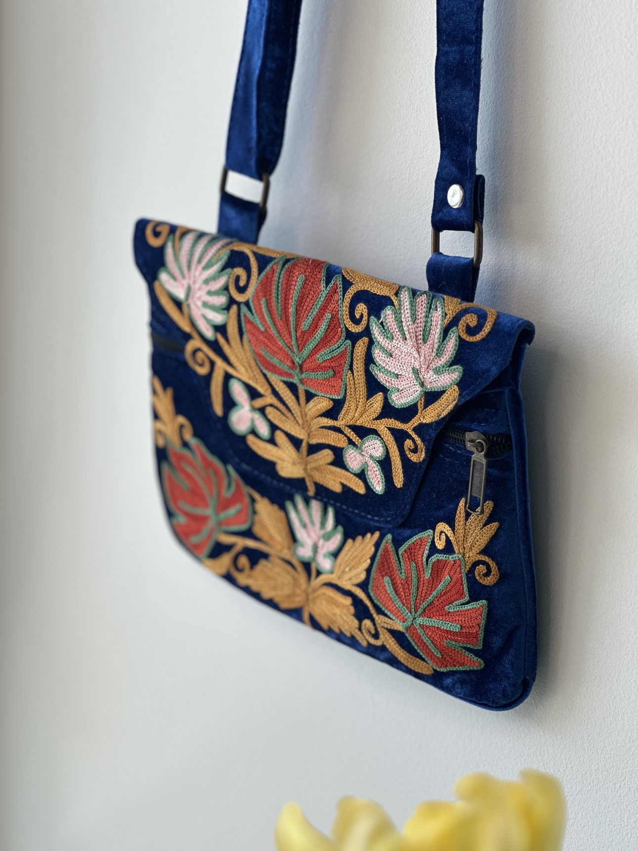 Handcrafted Kashmiri embroidered sling bag - photo 3