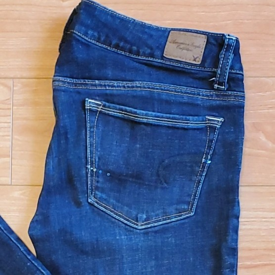 LAST CHANCE! AE Skinny Kick Jeans Size 8 - $10 or best offer thumbnail