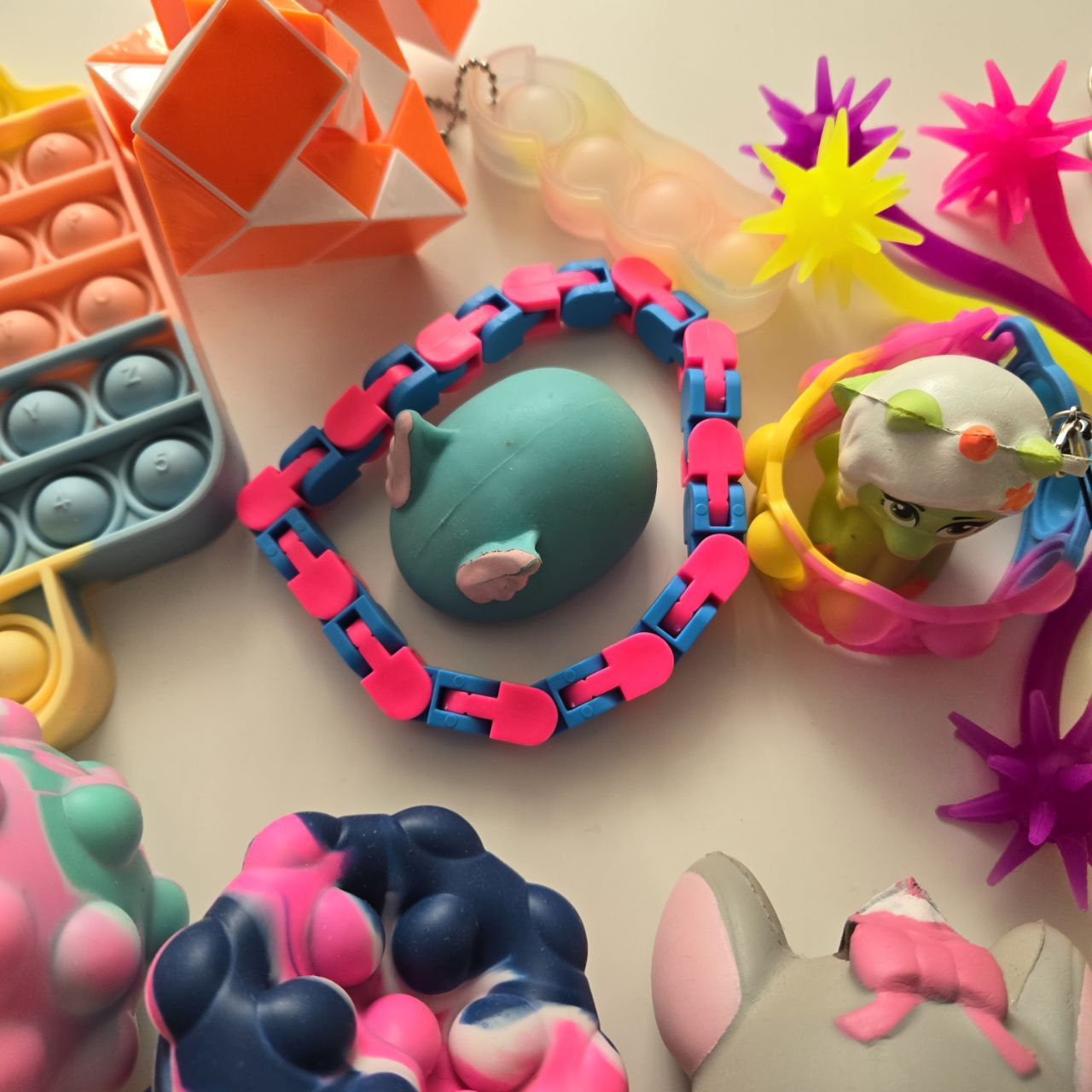 16 Fidget Toys - Like NEW image indicator(3)