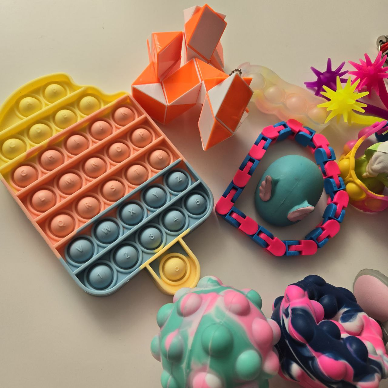 16 Fidget Toys - Like NEW image indicator(4)