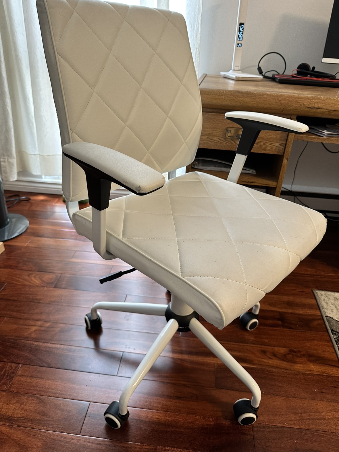 Desk chair