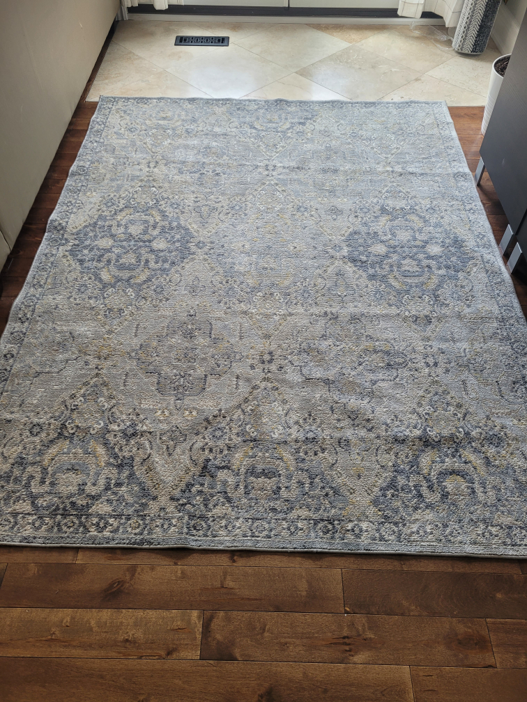Area Rug 5.3ft x 7ft - photo 2