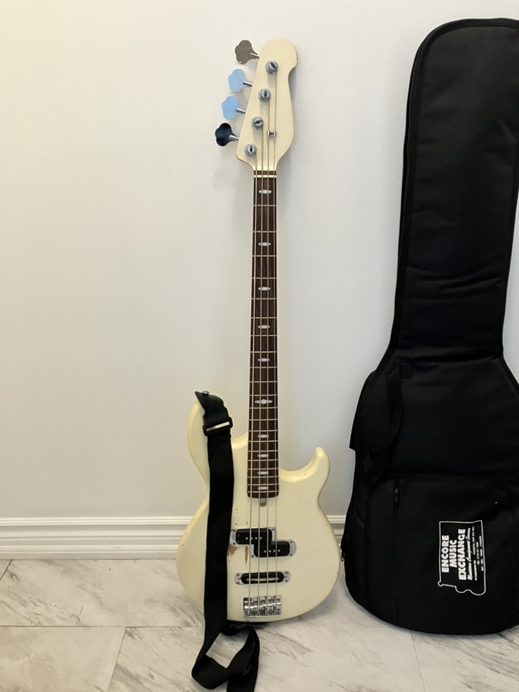 Vintage Bass Guitar with Strap and new softcase