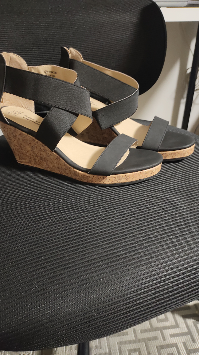 sandals size 10