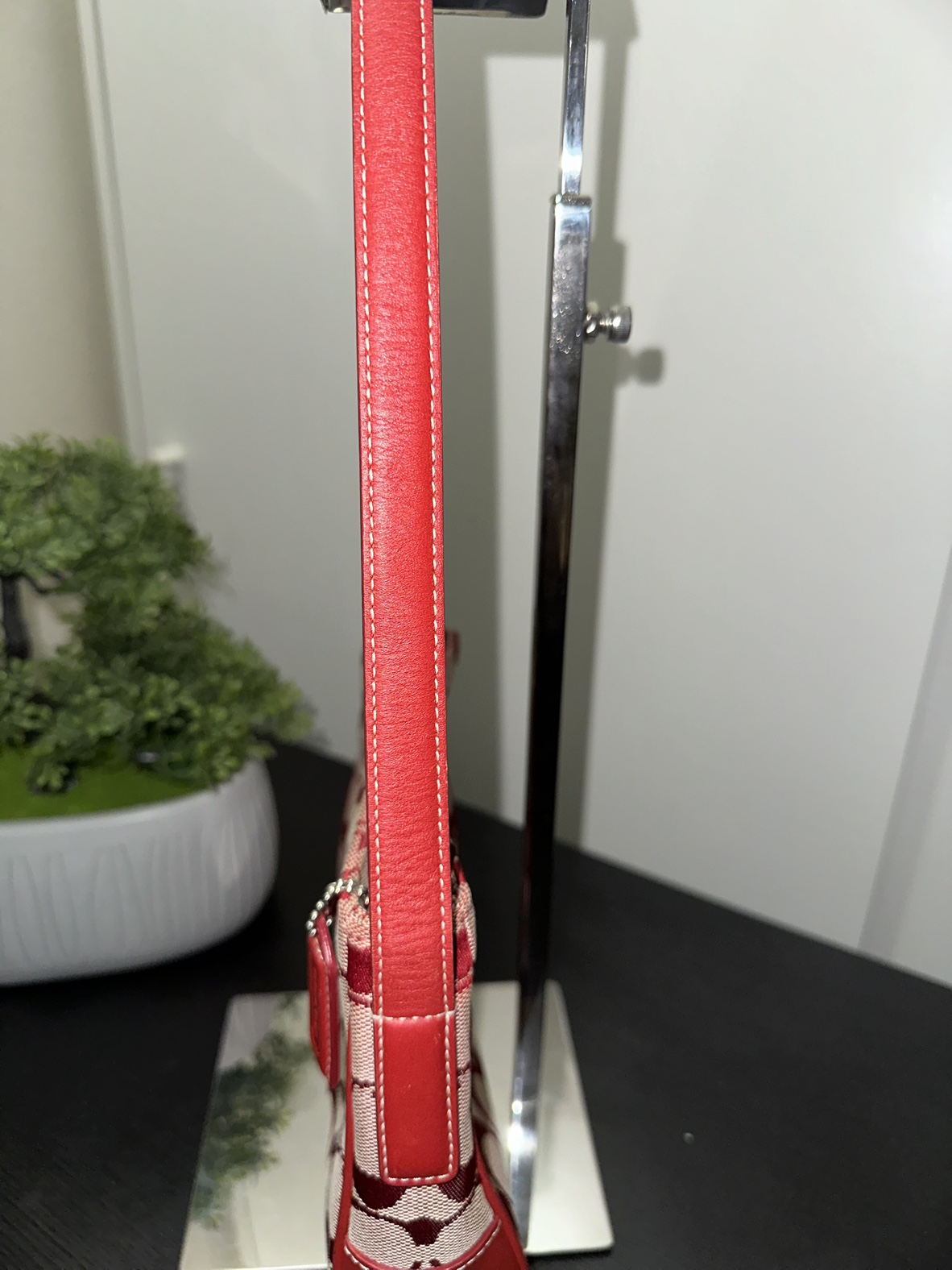 Authentic COACH signature canvas handbag image indicator(6)