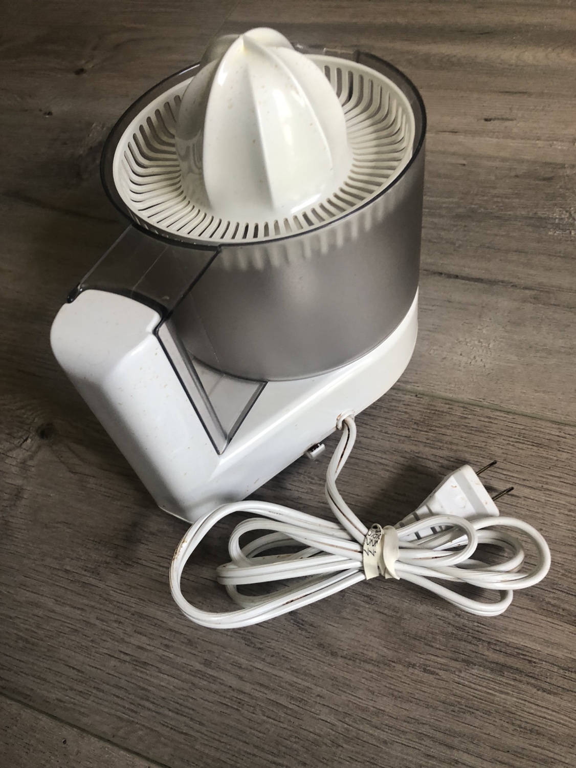 **Electric Citrus Juicer (Pressure-activated)**