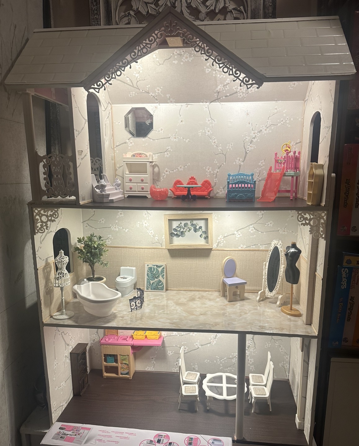 Dollhouse for barbie dolls