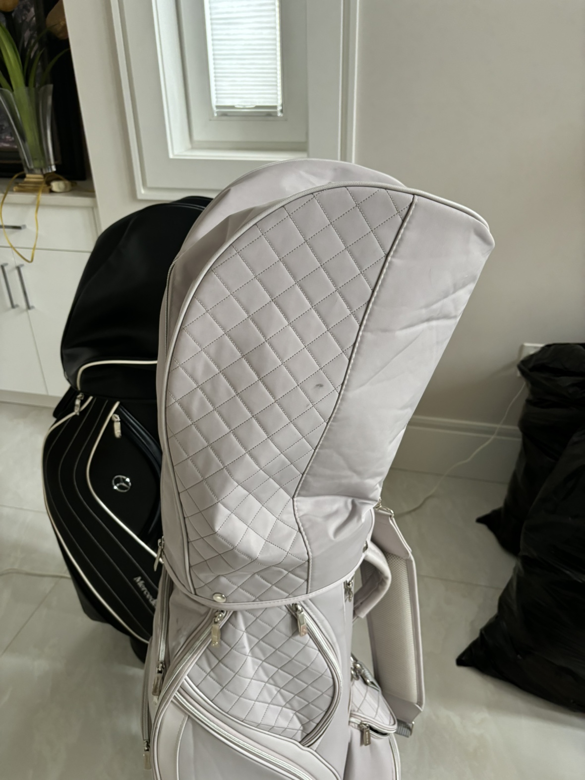 Mercedes Benz Golf Stand Bag image indicator(3)