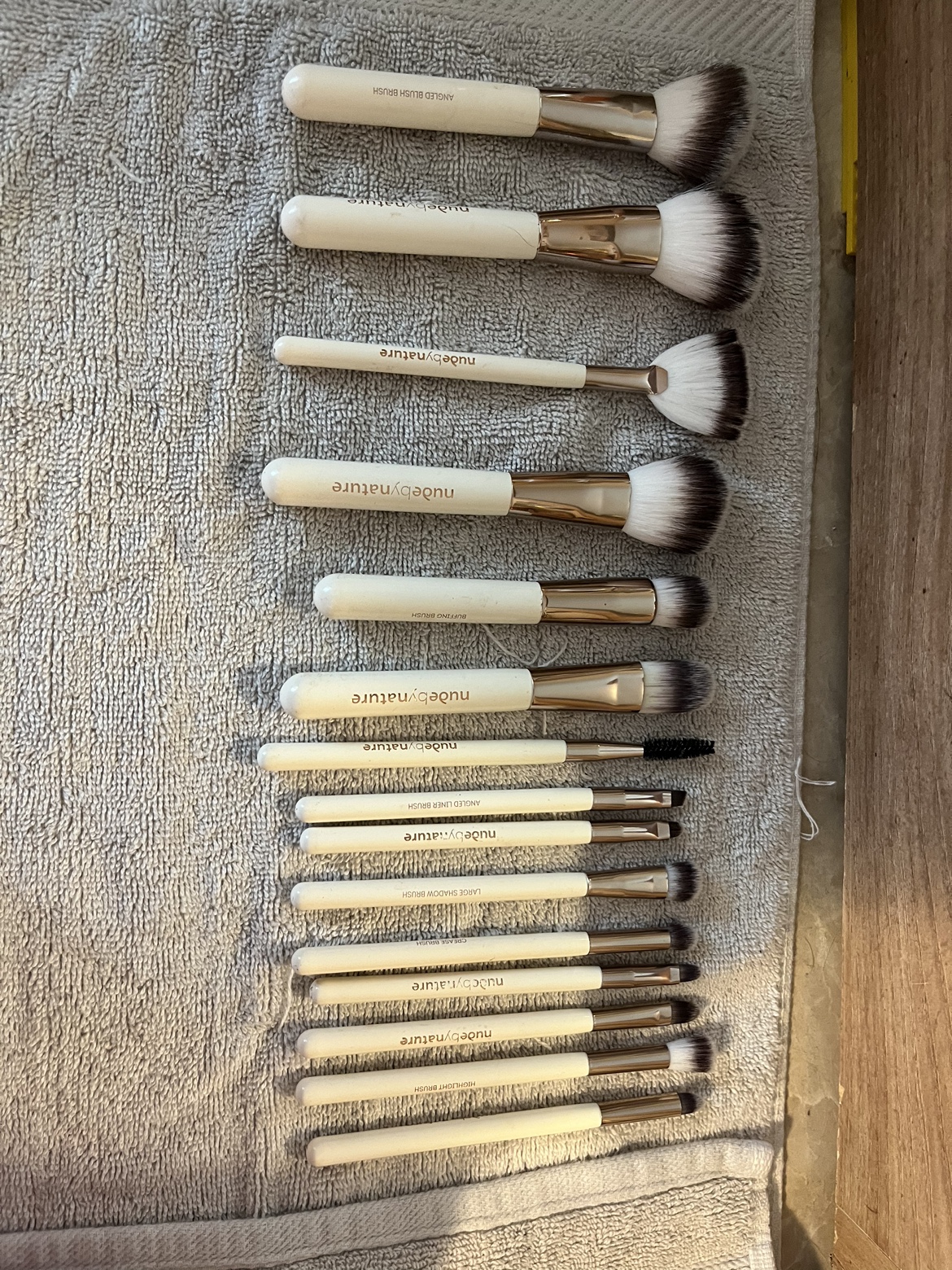 Nude by nature makeup brushes