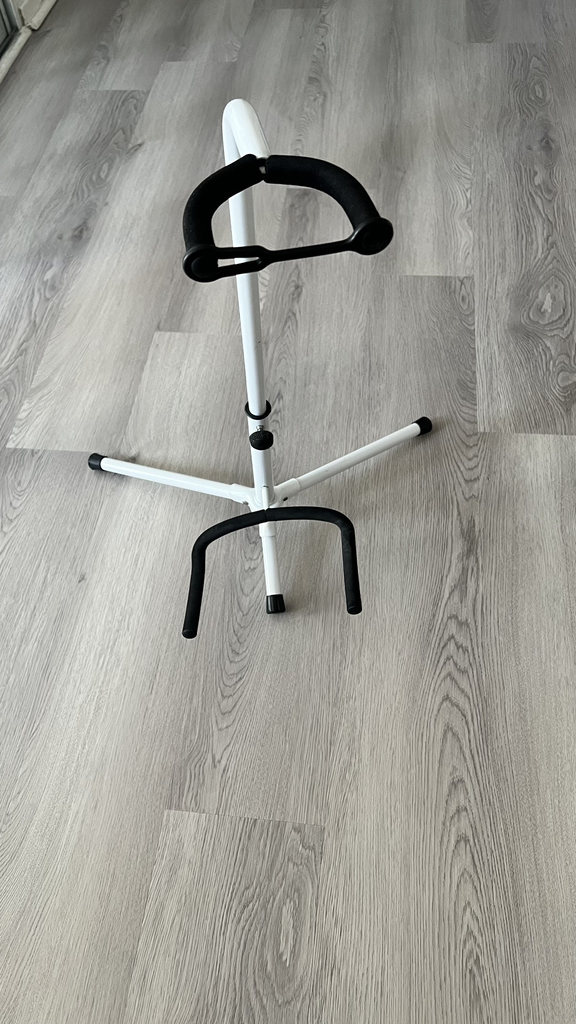 Guitar stand