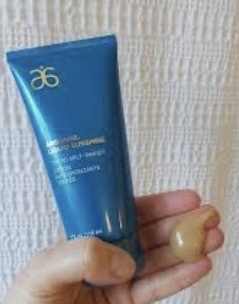 Self Tanner Lotion making love to the bottle image indicator(5)