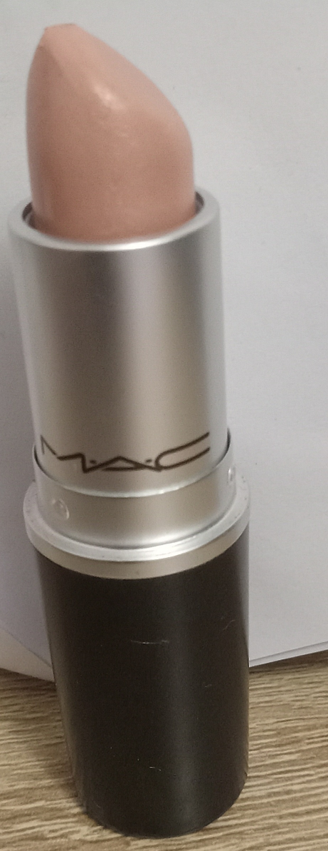 M.A.C Lipstick in Color Creme D'Nude image indicator(2)