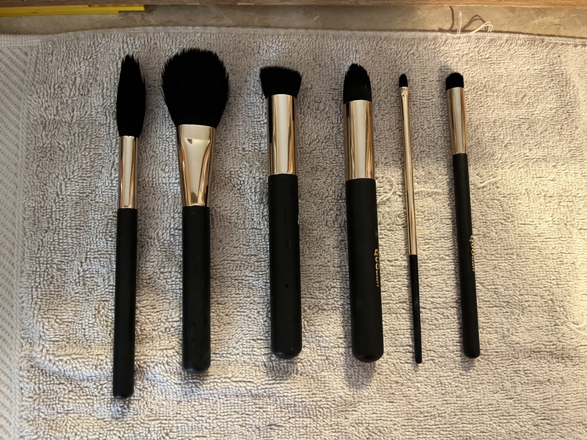 Makeup brushes - photo 2
