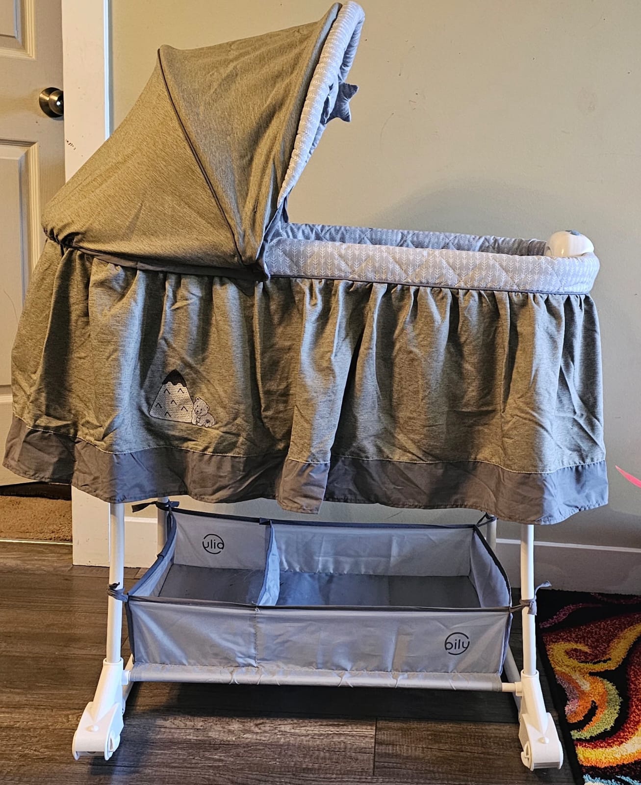 Bily rocking bassinet