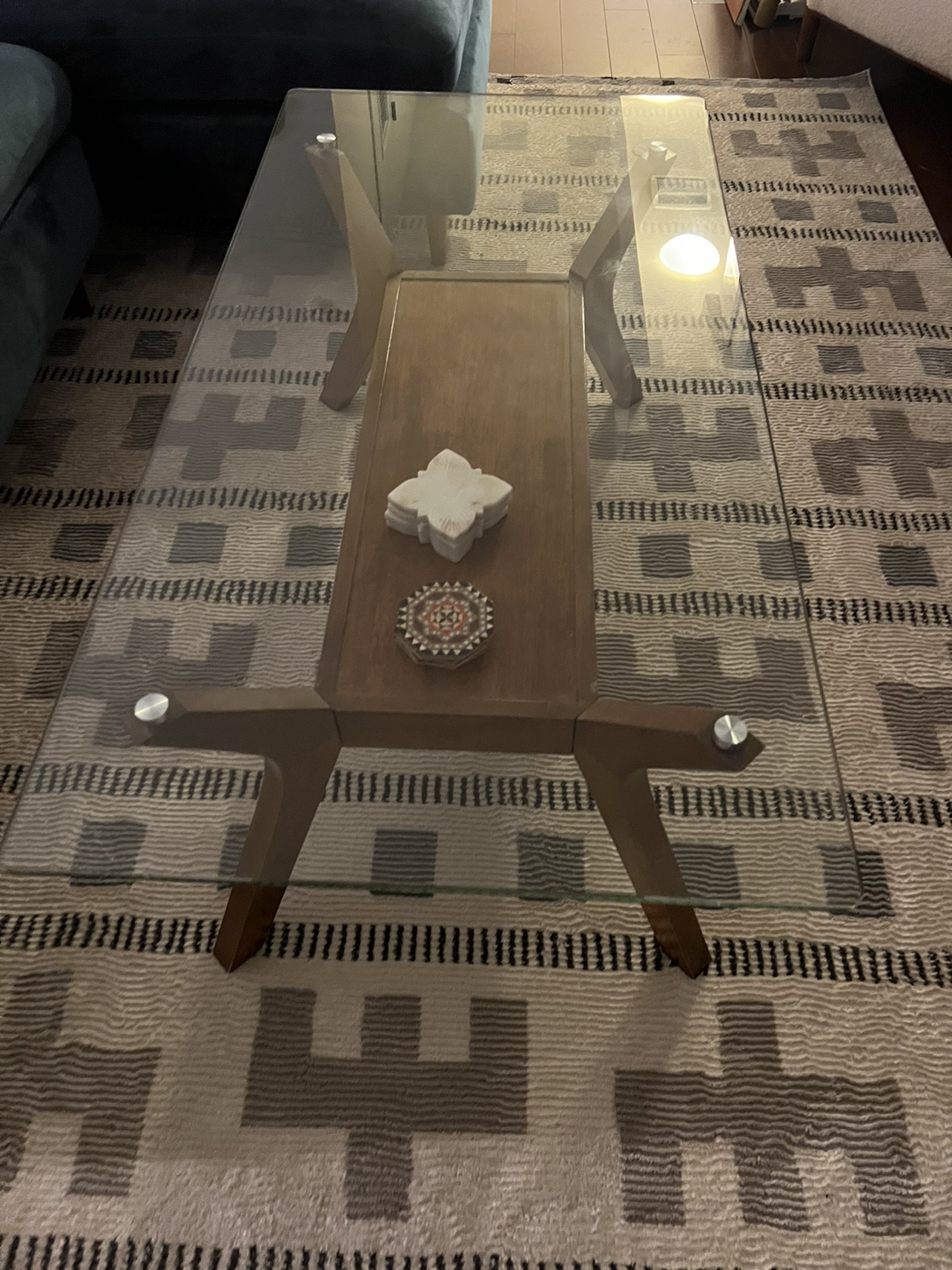 Wood and glass coffee table - photo 3