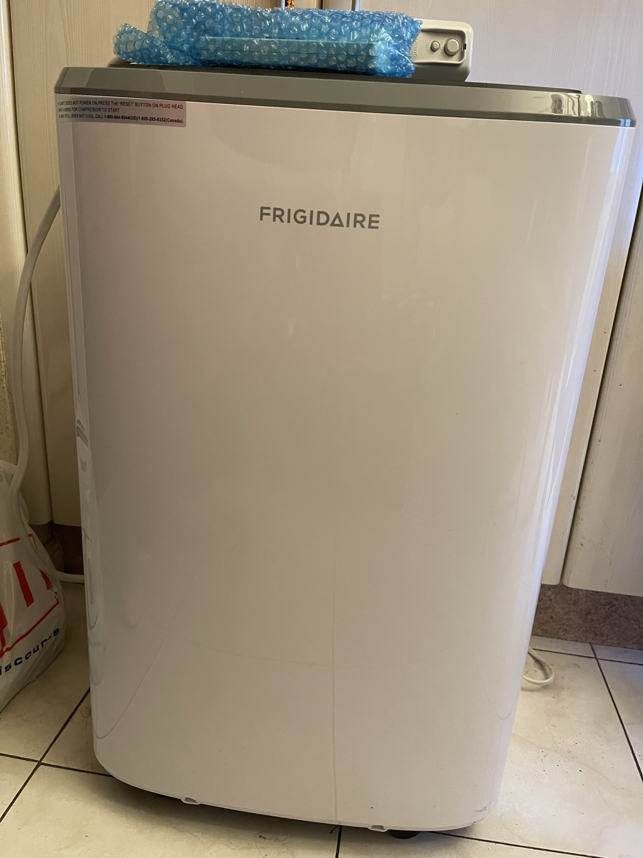 Portable Frigidaire Air Conditioner thumbnail