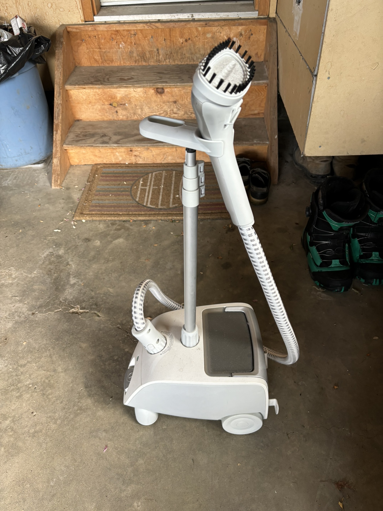 Upright steamer