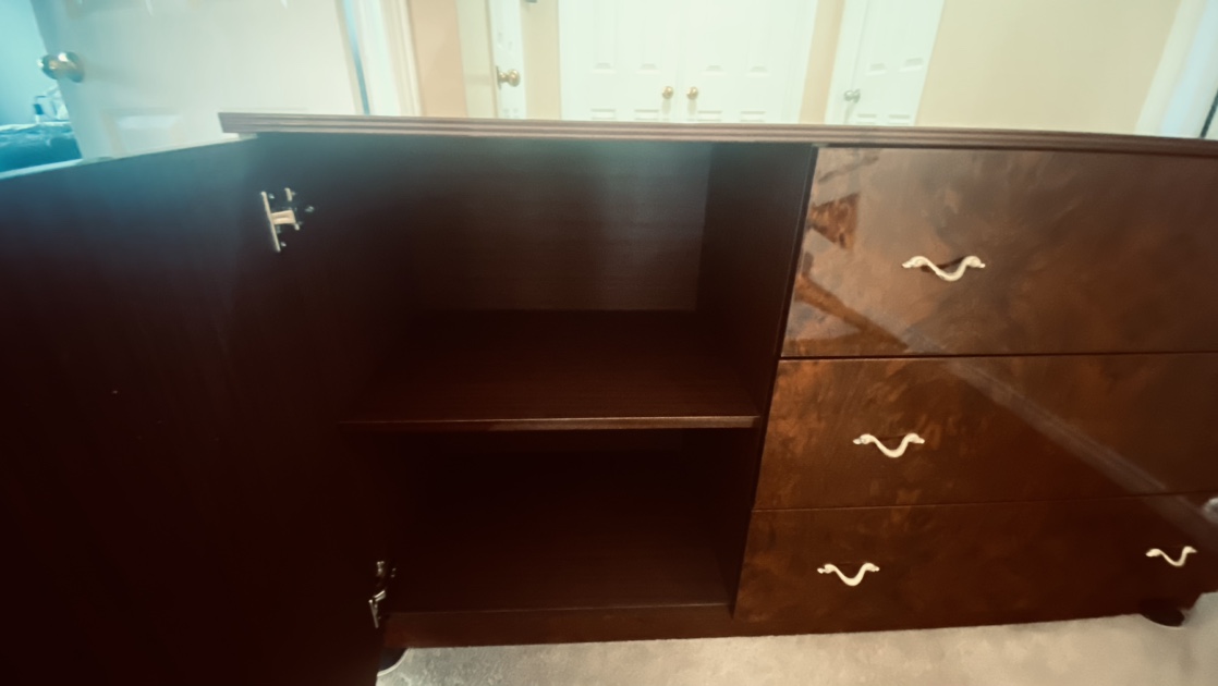 Bedroom set Queen, made in Italy - Italian style need to go ASAP image indicator(2)