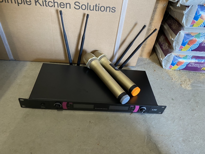 Wireless microphone with 2 handheld - photo 2