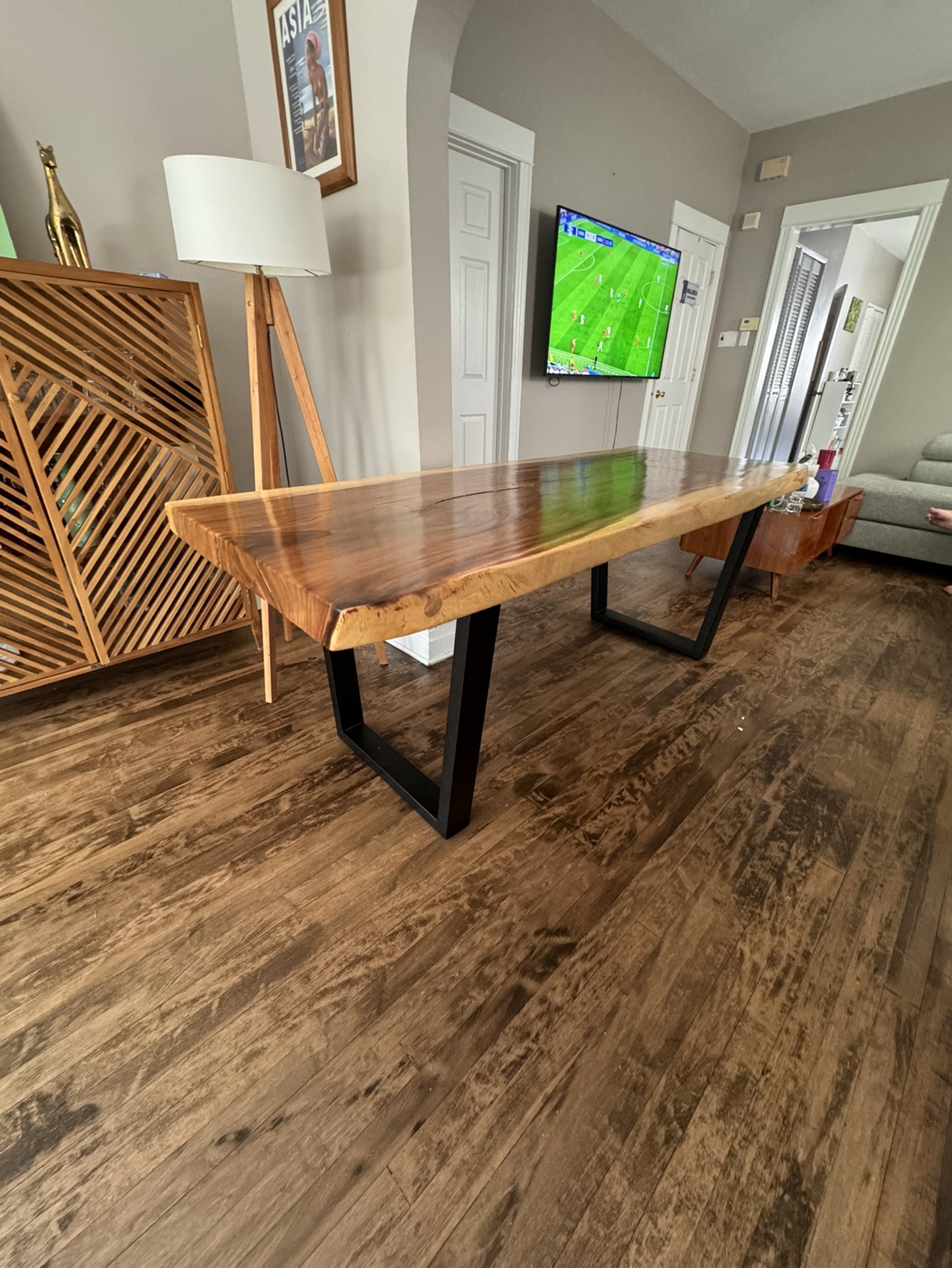 Real Wood Luxury Dining Table image indicator(6)