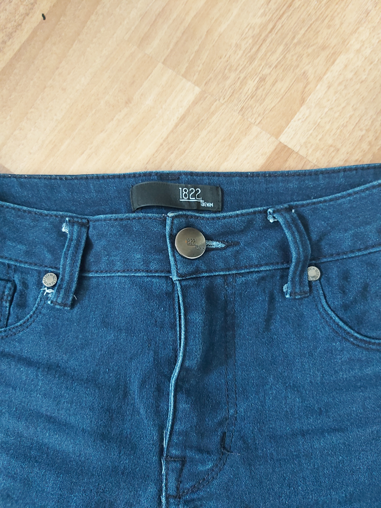 1822 Denim knee length shorts, size 6 image indicator(2)