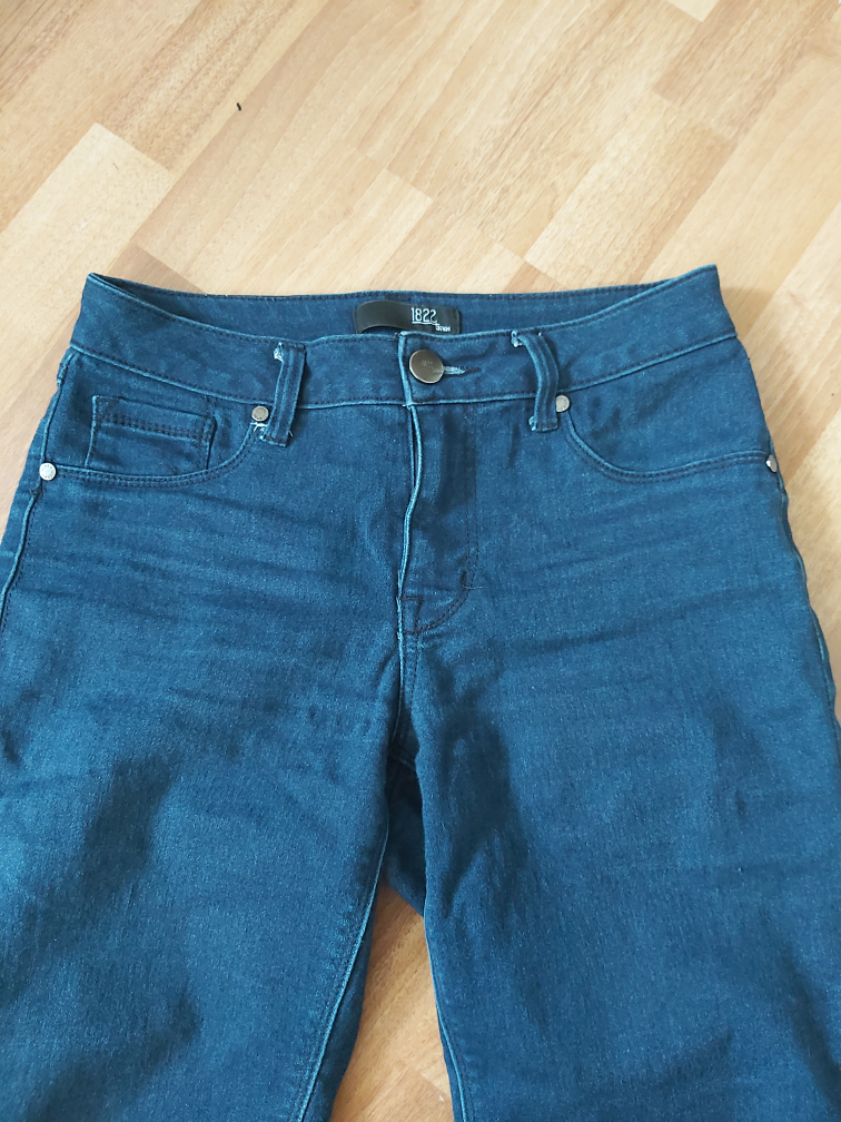 1822 Denim knee length shorts, size 6 image indicator(3)